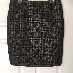 Final sale Banana Republic size 8 pencil skirt.